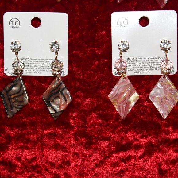Diamond Shaped Marbled Resin Dangle Earrings - Picture 2 of 7